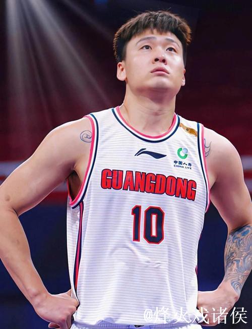 赵睿主场首战砍下8分! 赵睿主场首战砍下8分!