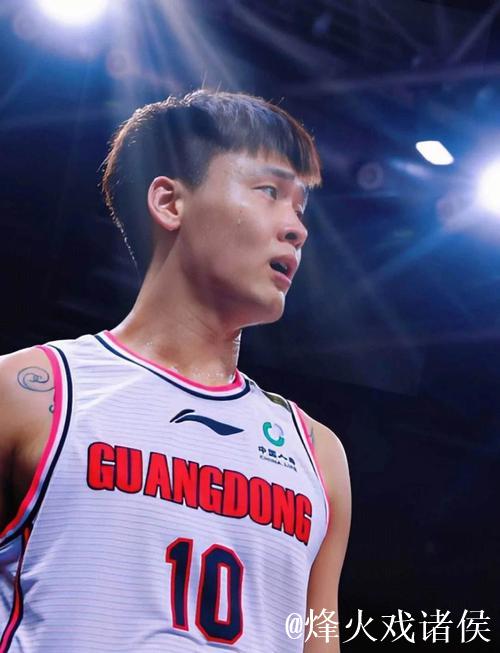 赵睿主场首战砍下8分! 赵睿主场首战砍下8分!