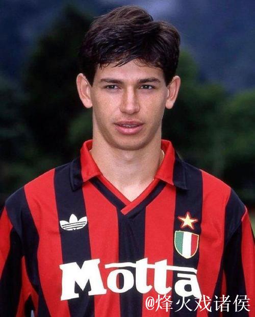 老照片勾起回忆：米兰传奇阿尔贝蒂尼再现辉煌岁月