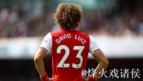 萨卡：大卫-路易斯对我影响最大